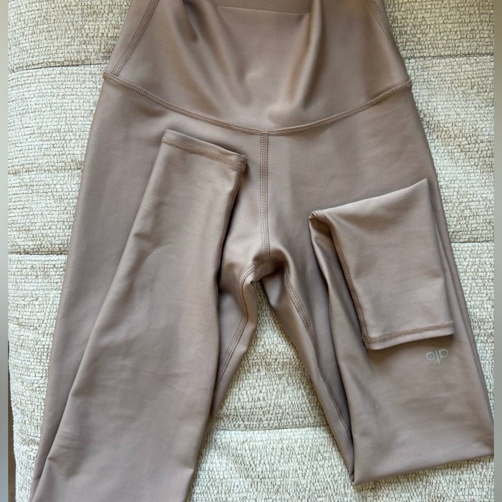 Alo yoga, 7/8 High-Waist Airlift Legging, Color: Taupe
